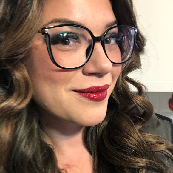 Meet your Posher, Aashley - Picture 2 of 2